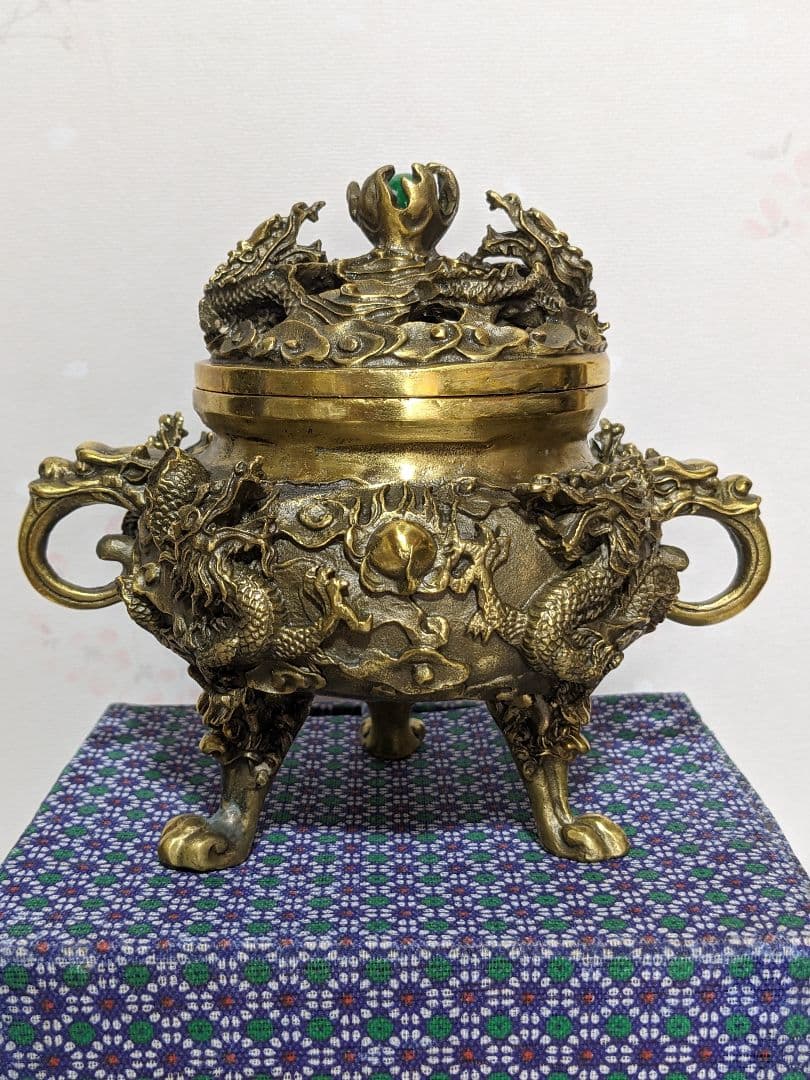 ♦中国 大明宣徳年製 蝋型細密 翡翠玉 龍文様 三足香炉 銅製 置物飾り 骨董品