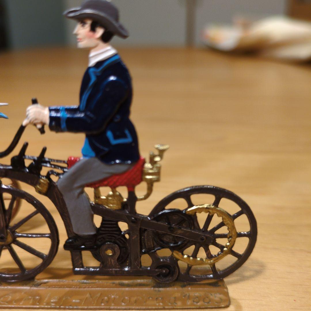 エルツ　バベットシュバイツァー社　錫の置物（自転車シリーズ）