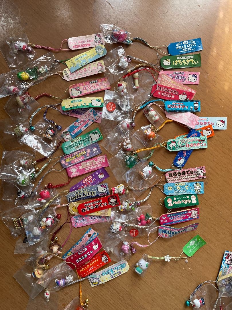 ハローキティ　ご当地ストラップ　まとめ売り　103個