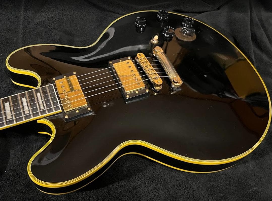 ノーブランドES335タイプセミホロウ（fホール無し）ギター傷多め