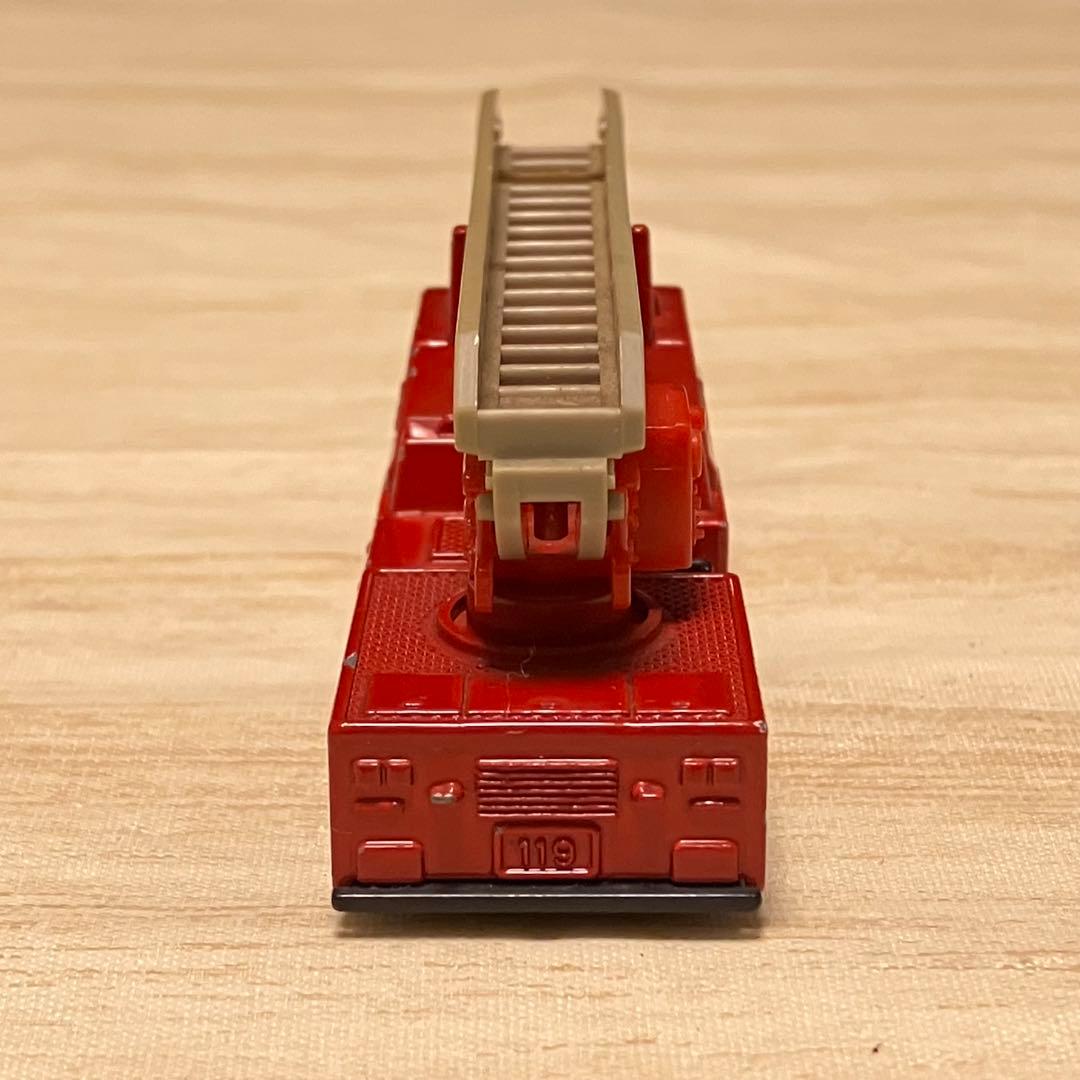 トミカ 日産ディーゼル ハシゴ付き消防車 UDシール No.22.43