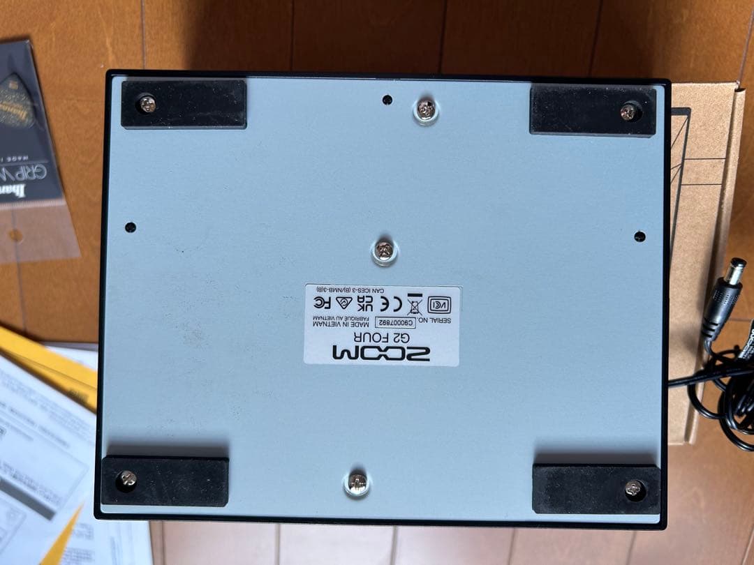 美品 ZOOM G2 FOUR マルチエフェクター Ibanezピック2枚付き 美品 ZOOM G2