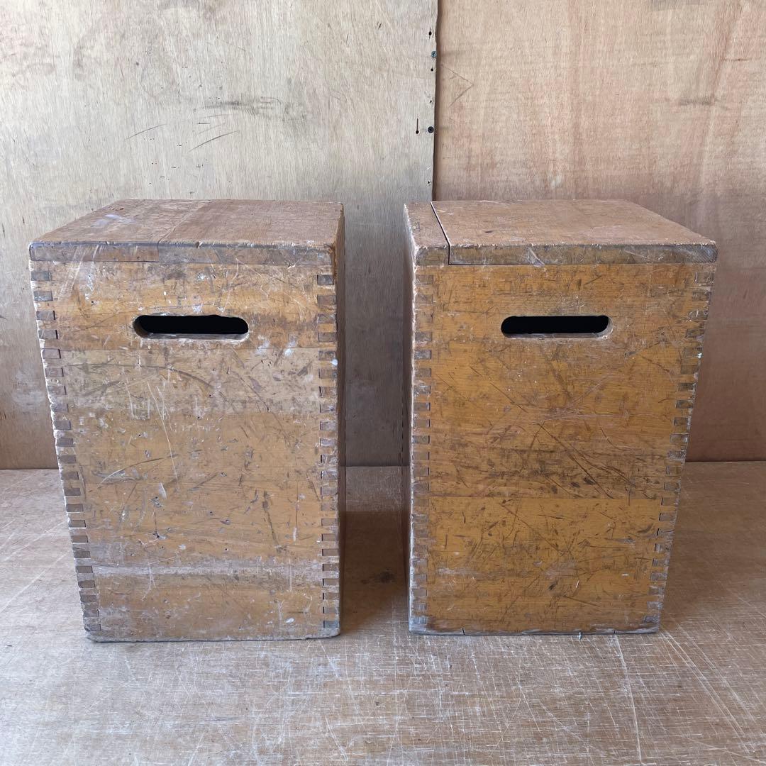 図工室の椅子　2脚　角スツール　アンティーク　レトロ