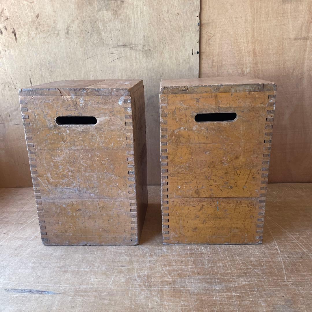 図工室の椅子　2脚　角スツール　アンティーク　レトロ