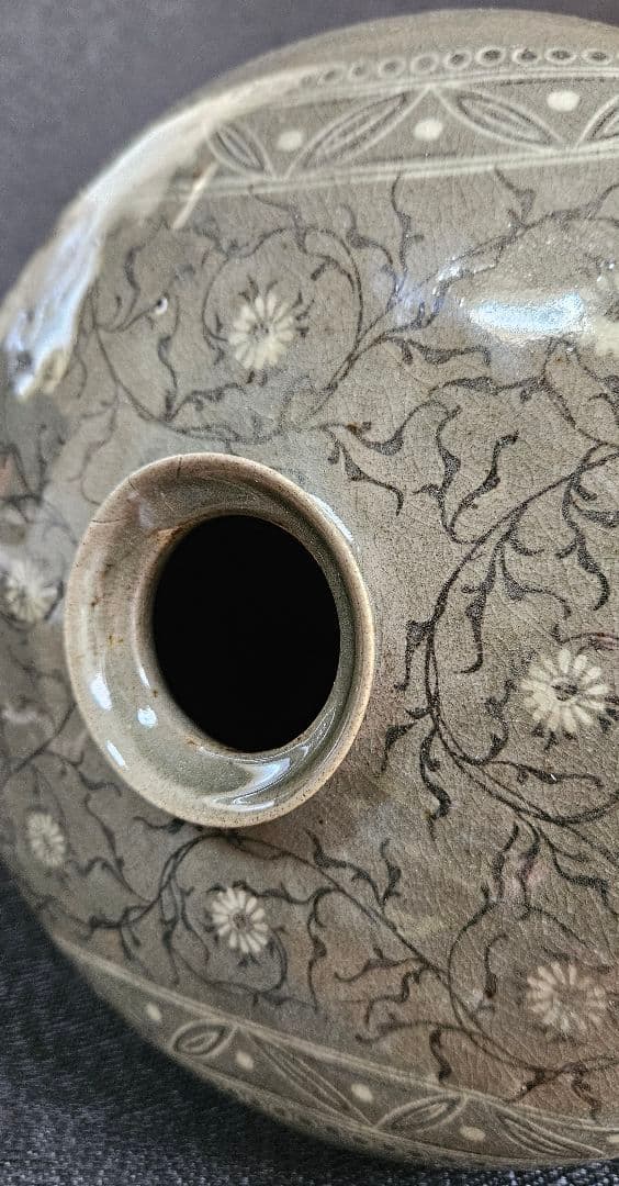 高麗青磁　象嵌　花唐草　瓔珞文様　陰刻牡丹図　大梅瓶　近代作品　高さ40.1cm