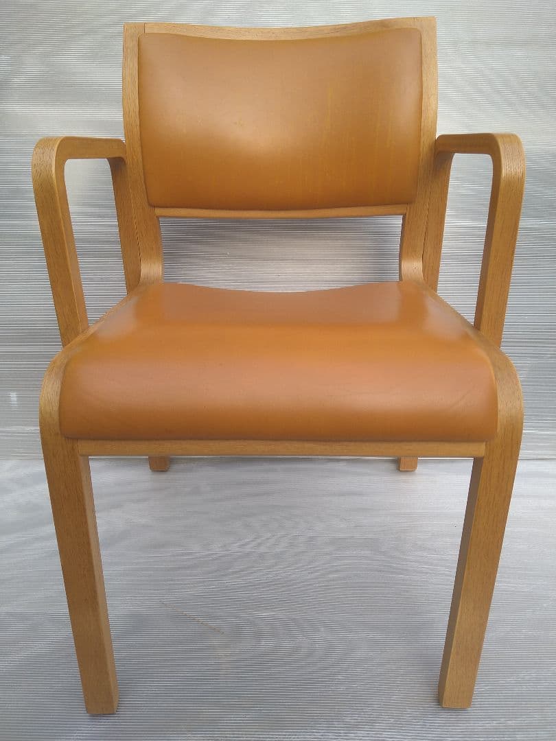 木製アームチェア ブラウンアルフレックス