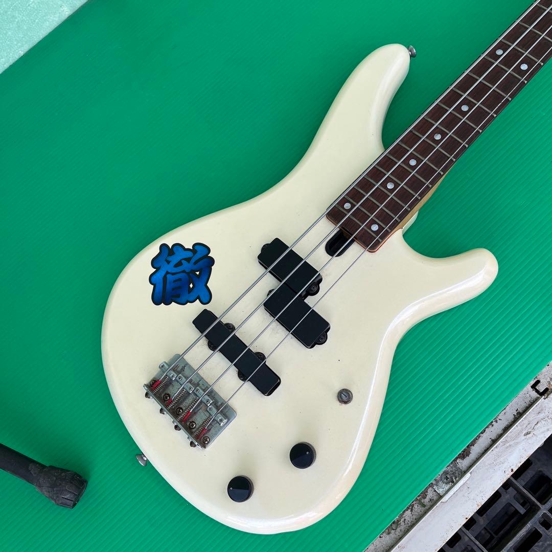 Yamaha Motion B MB-40C ホワイト エレキベース