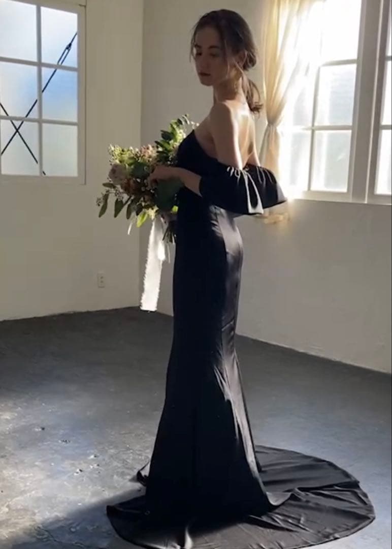 オフショルダー ボリューム袖 サテン ブラック ソフトマーメイドドレス