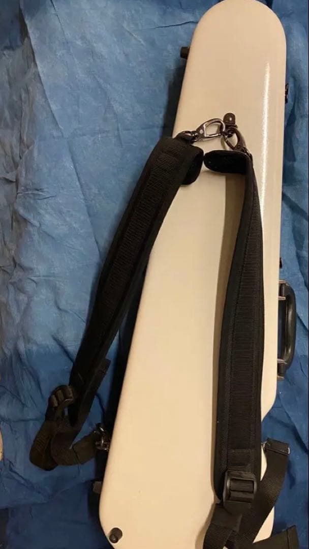 美品YAMAHAヴァイオリン(弓、ケース、松脂、顎当て付き)