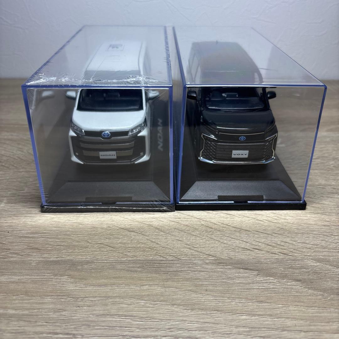 2台セット】トヨタ ヴォクシー ノア 1/30カラーサンプルミニカー 非売品
