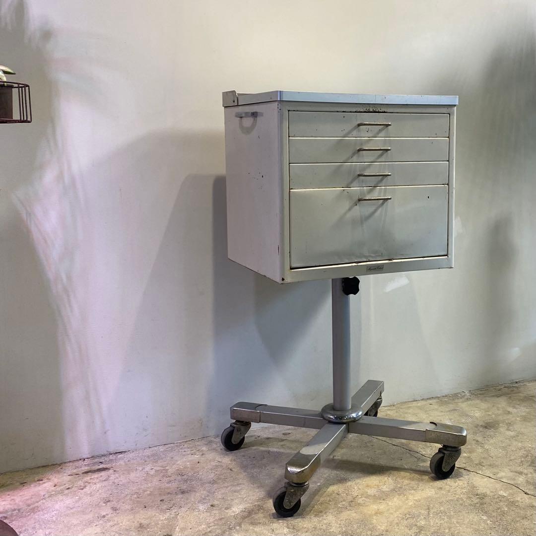 キャスターキャビネット インダストリアル ビンテージ 1930-40's ヴィンテージ インダストリアル キャビネット/ショーケース