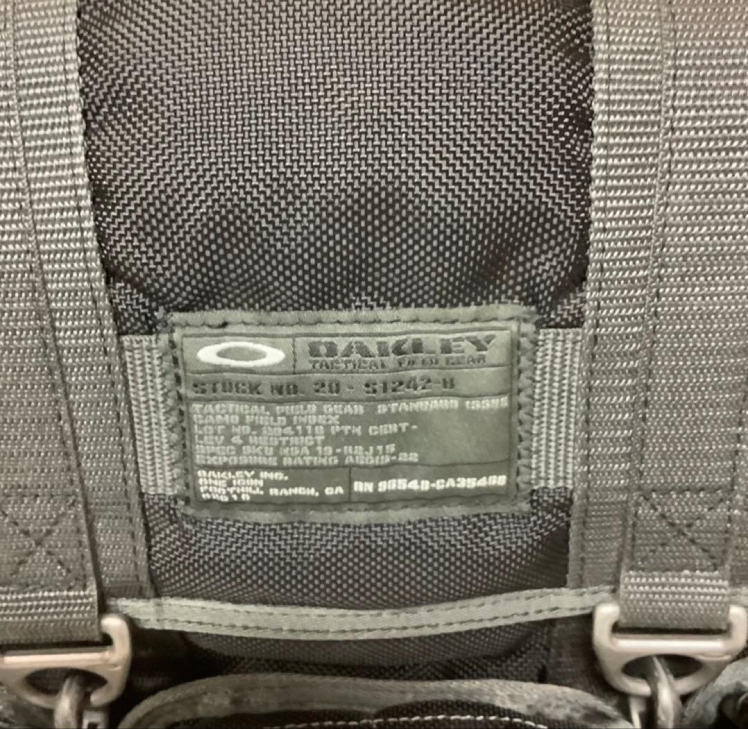 OAKLEY 多機能ビジネスバッグ 大容量 黒 通勤 通学 出張向け(P-64)