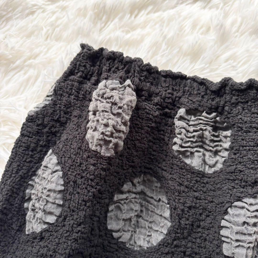 美品✨me イッセイミヤケ　フレアスカート　絞り　ドット　黒　ブラック