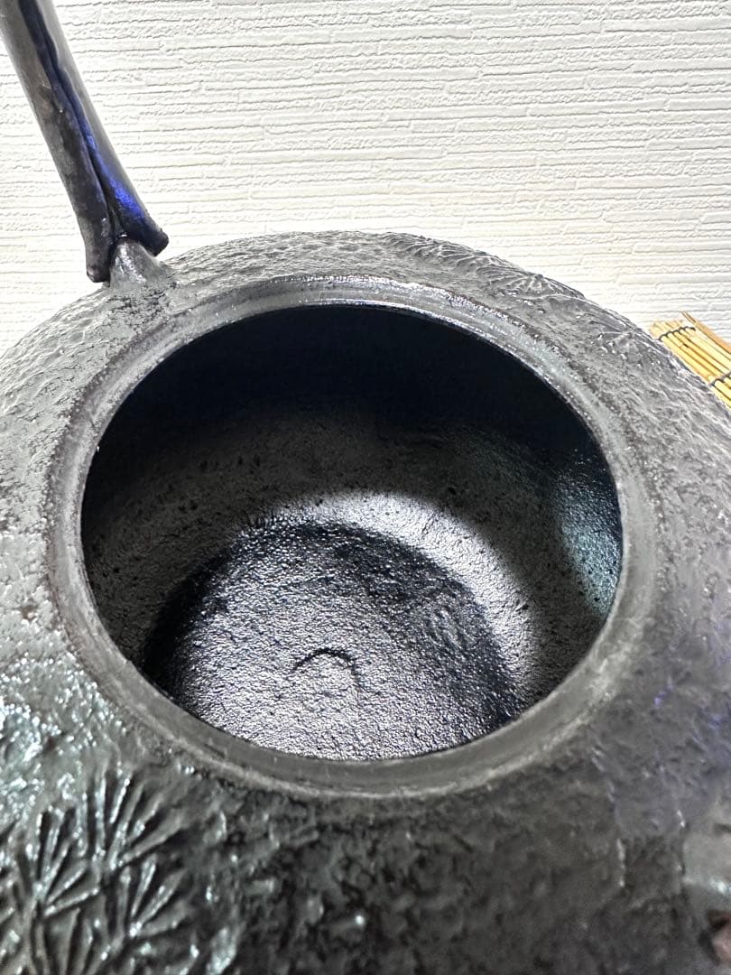 未使用品　供箱等付属品付　南部喜州 (及川 喜徳)造　鍛治打袋鉉１５型　南部鉄瓶