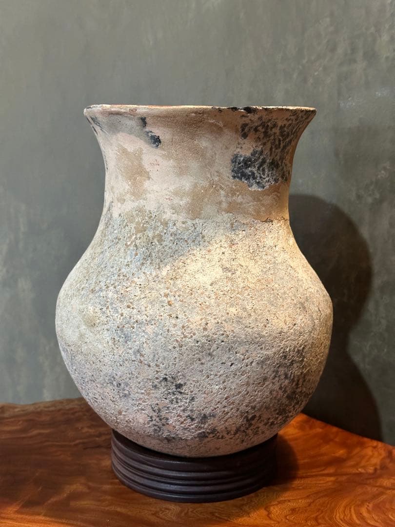 中田一於 淡青釉裏銀彩花文 蓋物 九谷焼 中田一於作 淡青釉裏銀彩 壷