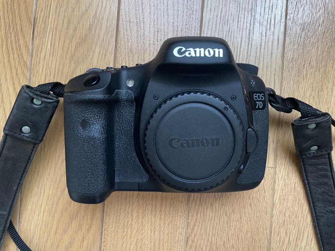 EOS 7D・ボディ／標準レンズ／単焦点レンズ　セット Amazon | Canon デジタル一眼レフカメラ EOS 7D ボディ EOS7D