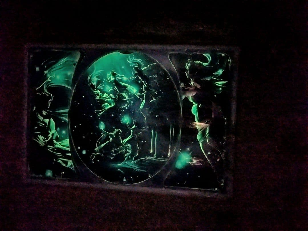 ジグソーパズル。暗闇で光る。