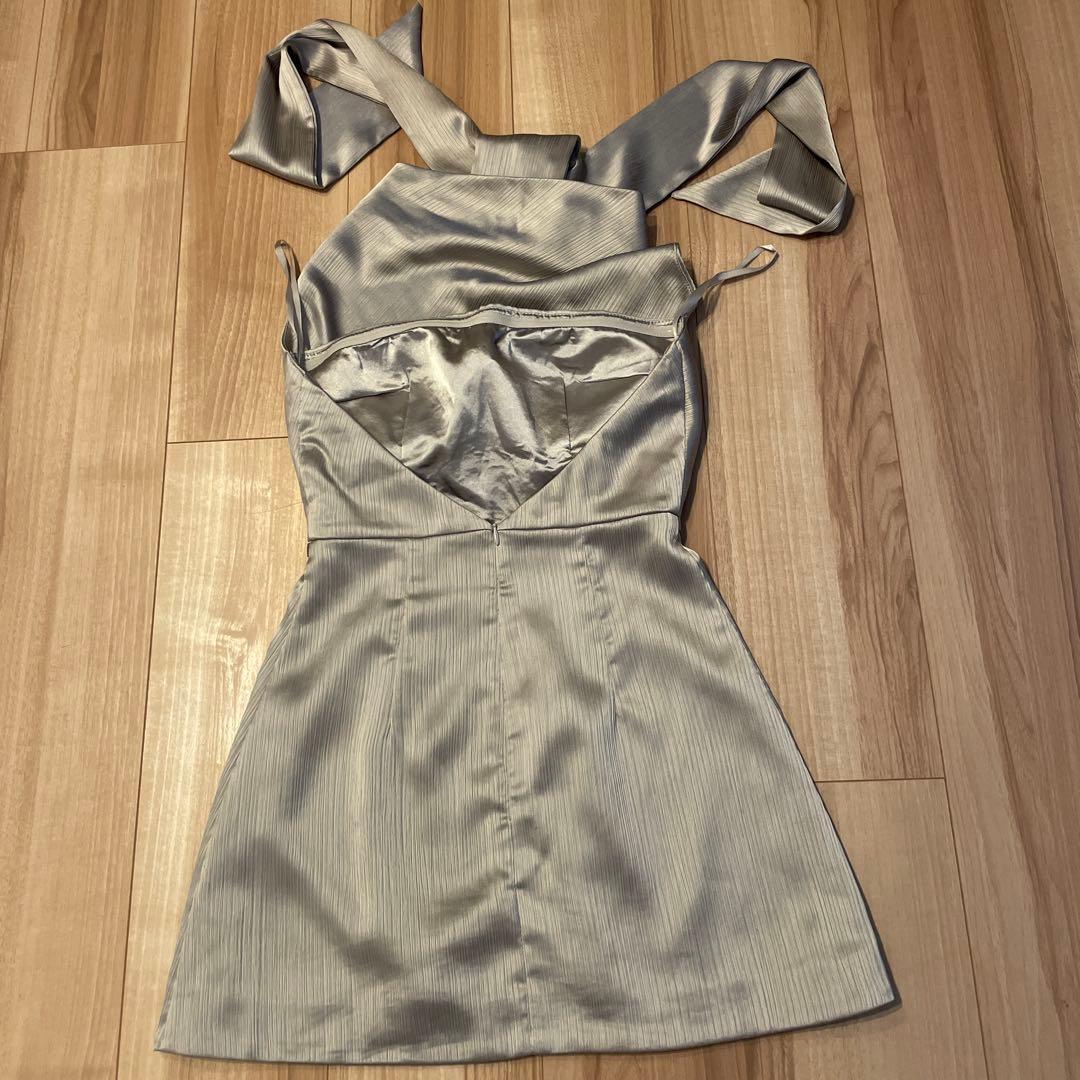 シルバー ハイネック バックリボン ドレス