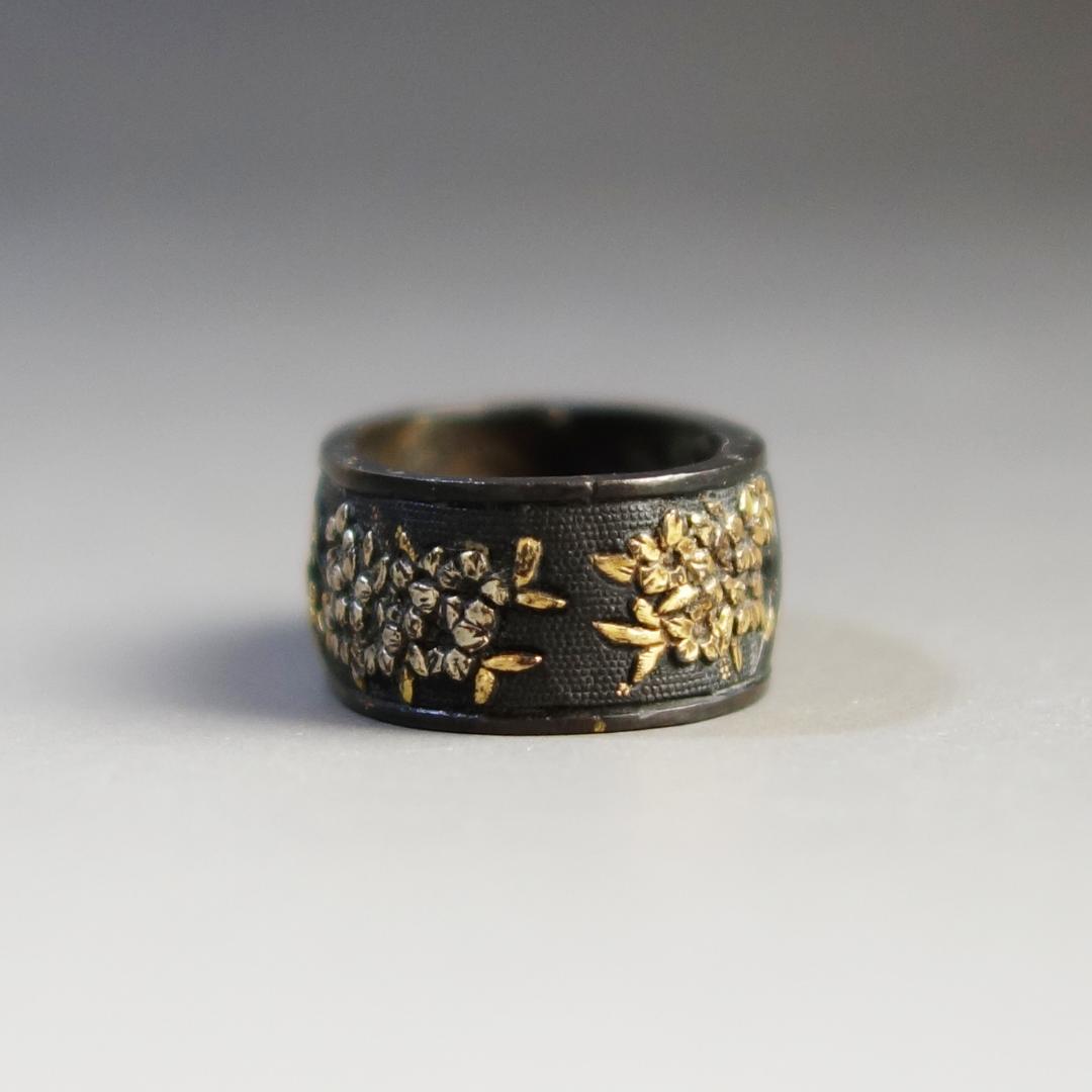 【赤銅魚子地 金銀色絵 桜花図縁頭】刀装具 縁頭 鍔 鐔 日本刀 武具 骨董