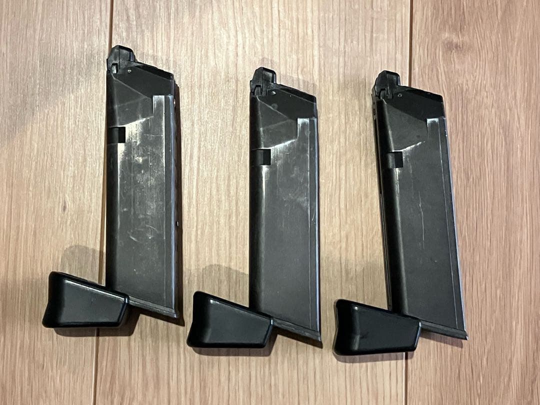 Glock 17 gen4 ガスブロ3本マガジン付き