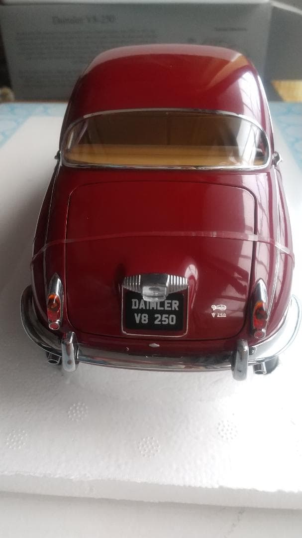 Daimler V8-250 1:18 paragon