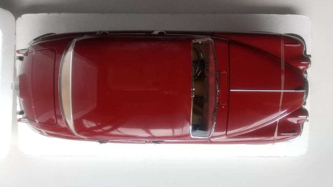 ミニカー Daimler V8-250 1:18 paragon