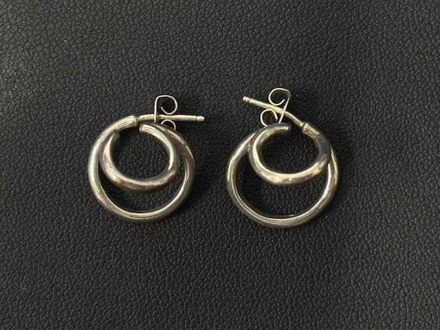 agete アガット シルバー刻印 ツイストデザイン ピアス agete アガット シルバー刻印 ツイストデザイン ピアス - メルカリ