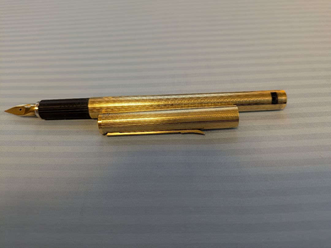 万年筆 AURORAアスティルパーメイルリニアFゴールド NY近代美術館永久展示