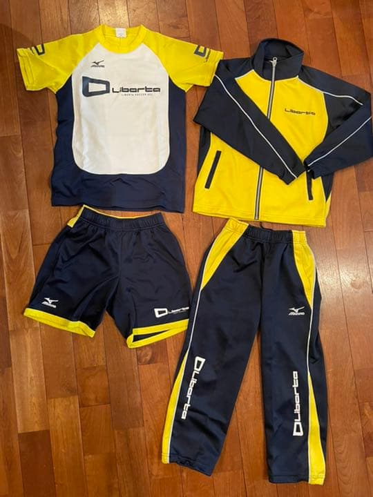 リベルタサッカースクールユニホーム、レガース、ソックス 販売済み