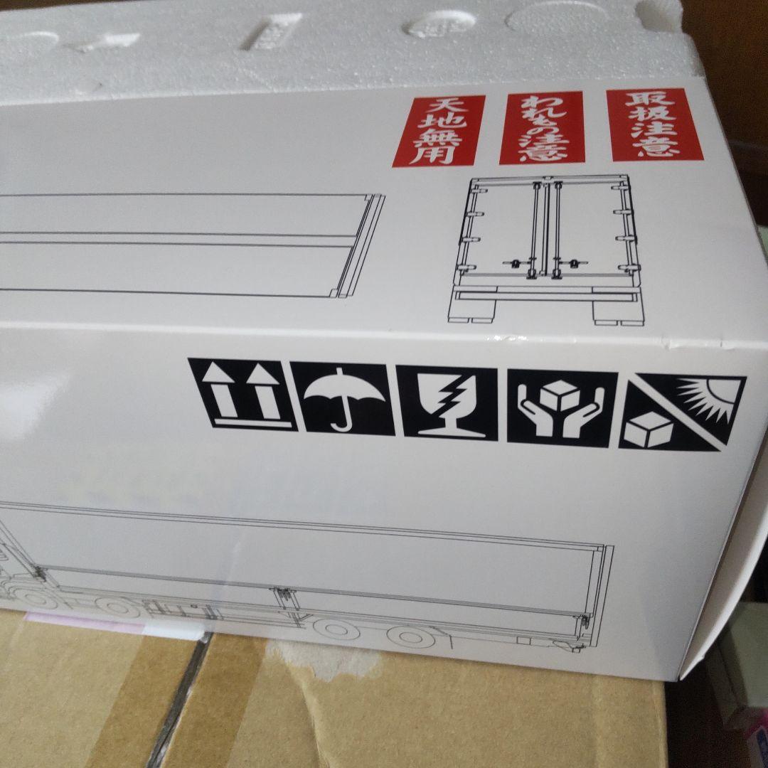 UDトラックス　クオン　低床4軸ハイルーフトラック1/43スケール