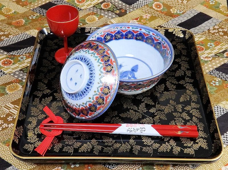 古伊万里　金襴手　瓔珞紋に龍の図　大振蓋茶碗　文政6年　D821AS-CIt 古伊万里 金襴手 瓔珞紋に龍の図 大振蓋茶碗 文政6