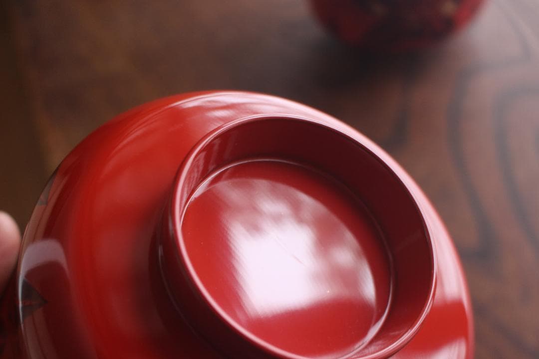 デッドストック！上質朱漆に風情ある椿蒔絵の映える煮物椀2点（検