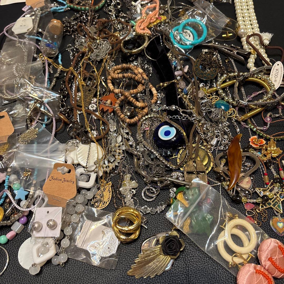 アクセサリーまとめ売り500点以上