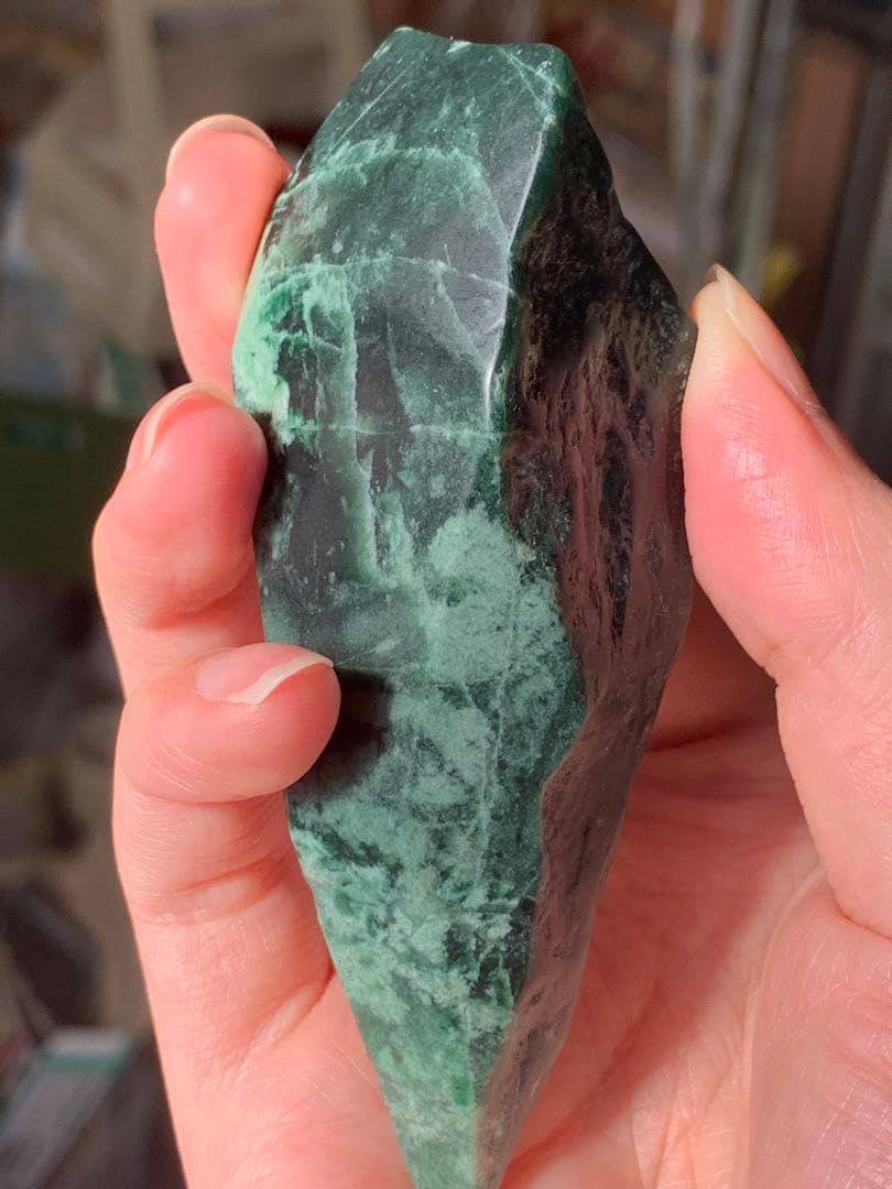 極上ろうかん糸魚川翡翠 原石 ひすい 糸魚川ヒスイ コン沢 国産鉱物