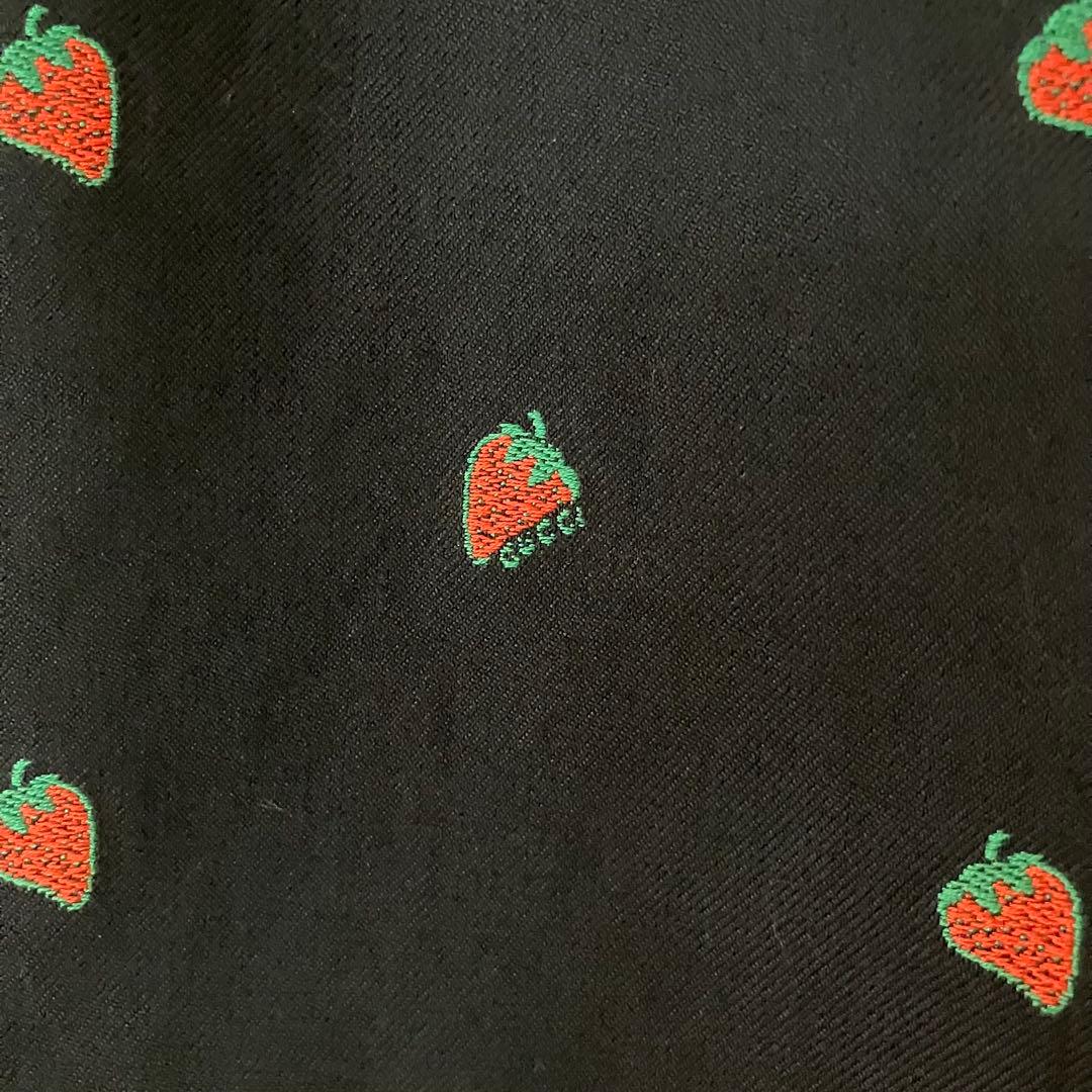 【GUCCI】いちご柄ネイビースカート