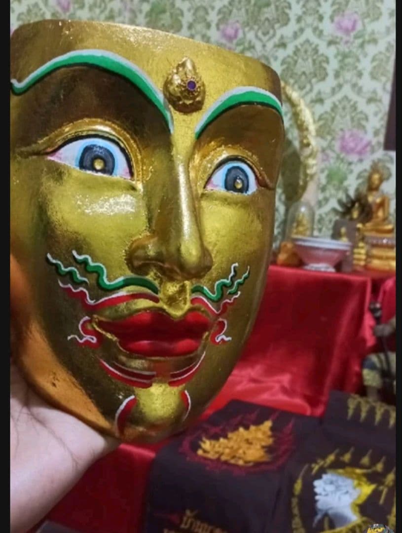 Na Na Thong Mask タイのお守り プラクルアン 恋愛 幸運 金運