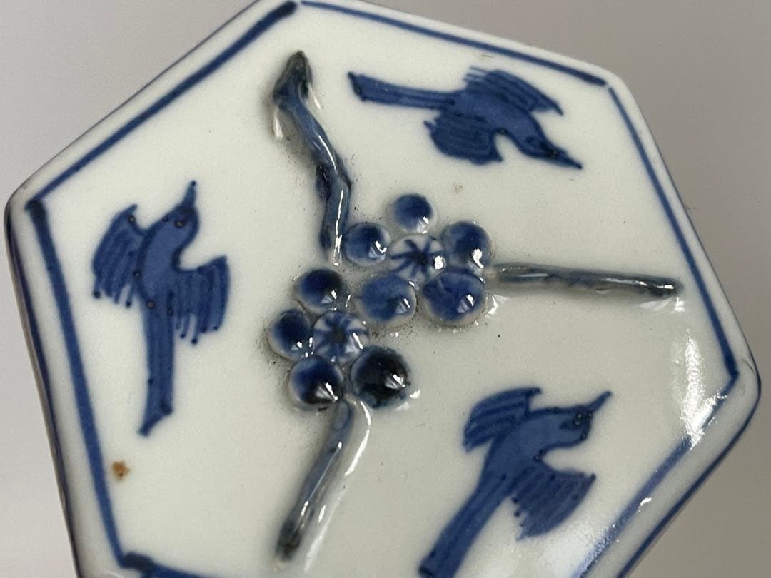 陶芸家　川瀬竹春　古染付写　六角　香合　梅に鶯　箱なし