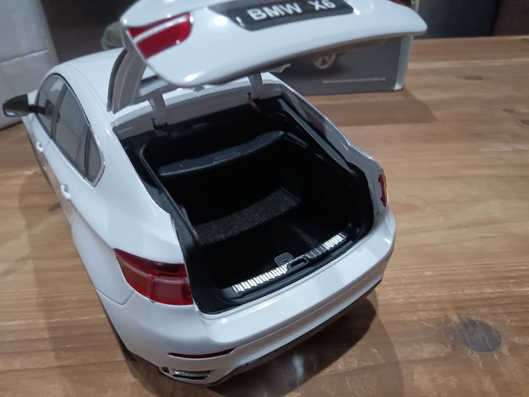 1/18 京商　BMW X6 xDrive 50i ミニカー　ホワイト