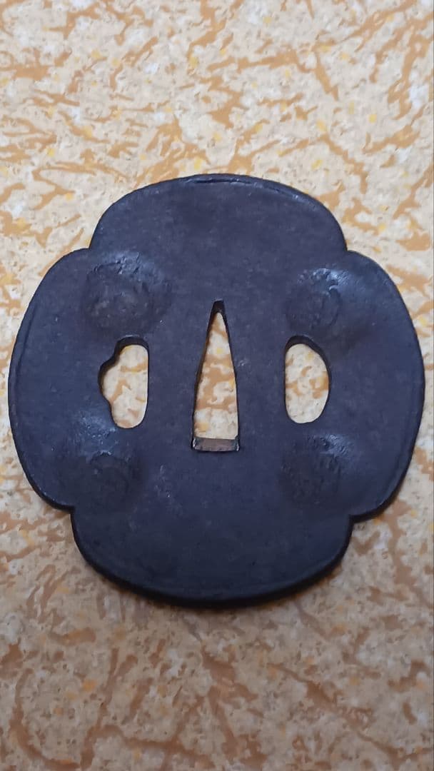 時代物　天法鍔　鉄地　木瓜形　文字打込図　 鉄鍔　 刀装具