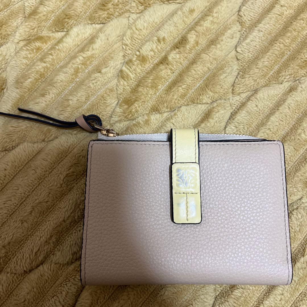 LOEWE 二つ折り財布 ベージュ - メルカリ