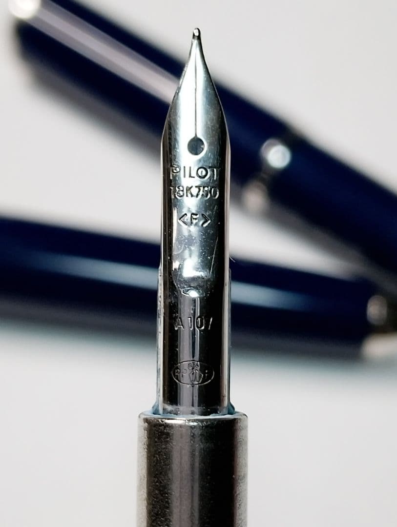 【PILOT】FERMO キャップレス 回転式 万年筆