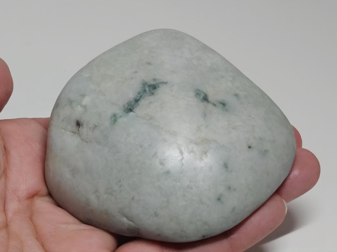 糸魚川76 翡翠 378g ヒスイ 原石 鑑賞石 自然石 誕生石 鉱物 鉱石