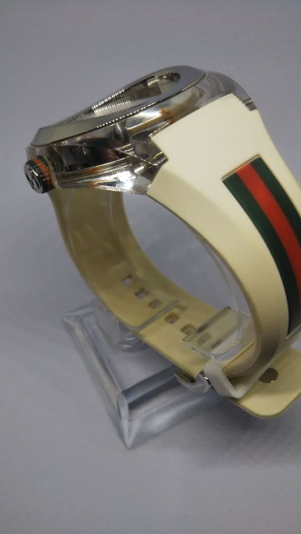 【電池交換済み】GUCCI ホワイトラバーベルト 時計