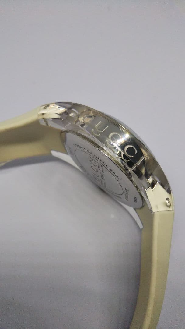 【電池交換済み】GUCCI ホワイトラバーベルト 時計