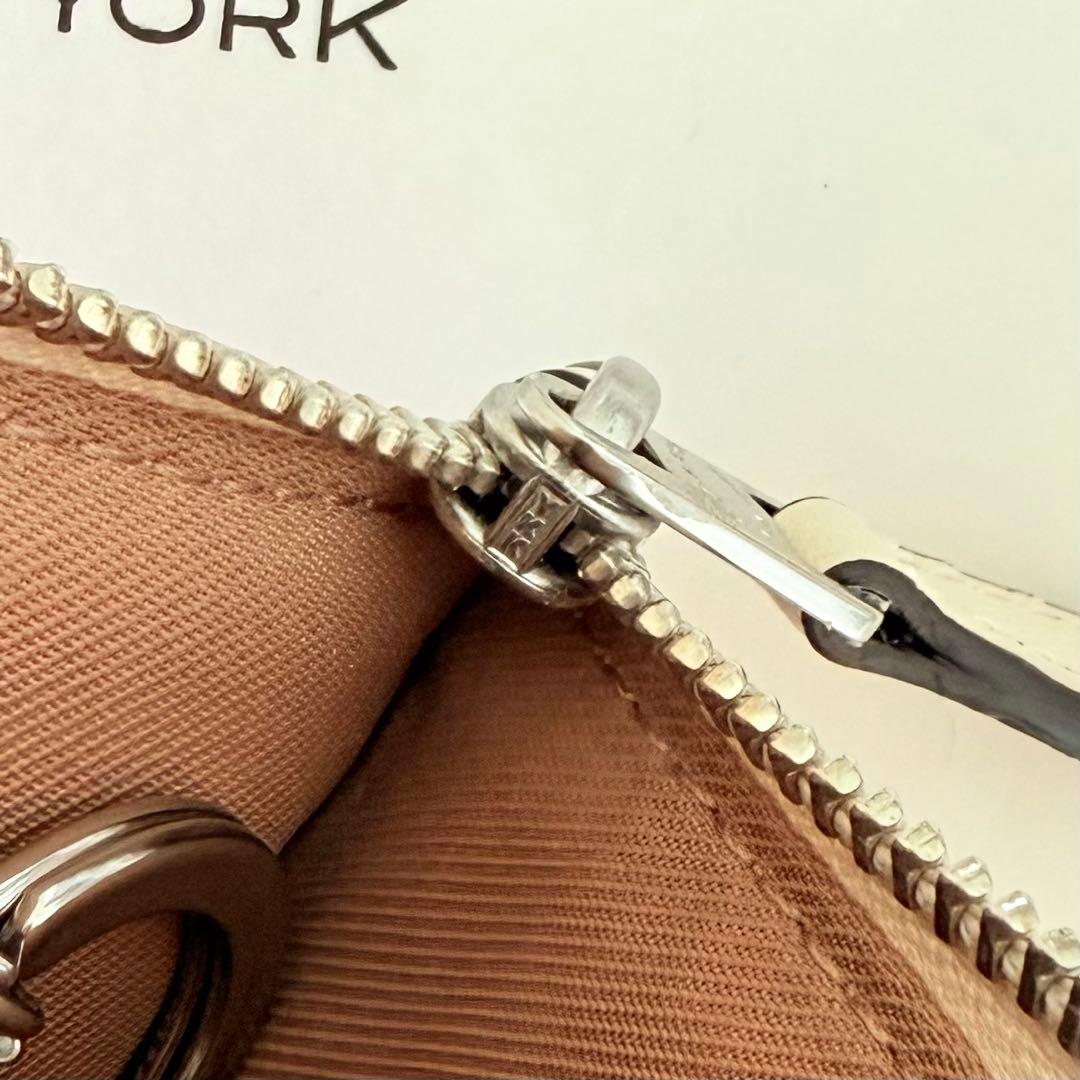 COACH コーチ　ケース 小銭入れ財布　ホワイトレッドチェリーさくらんぼ