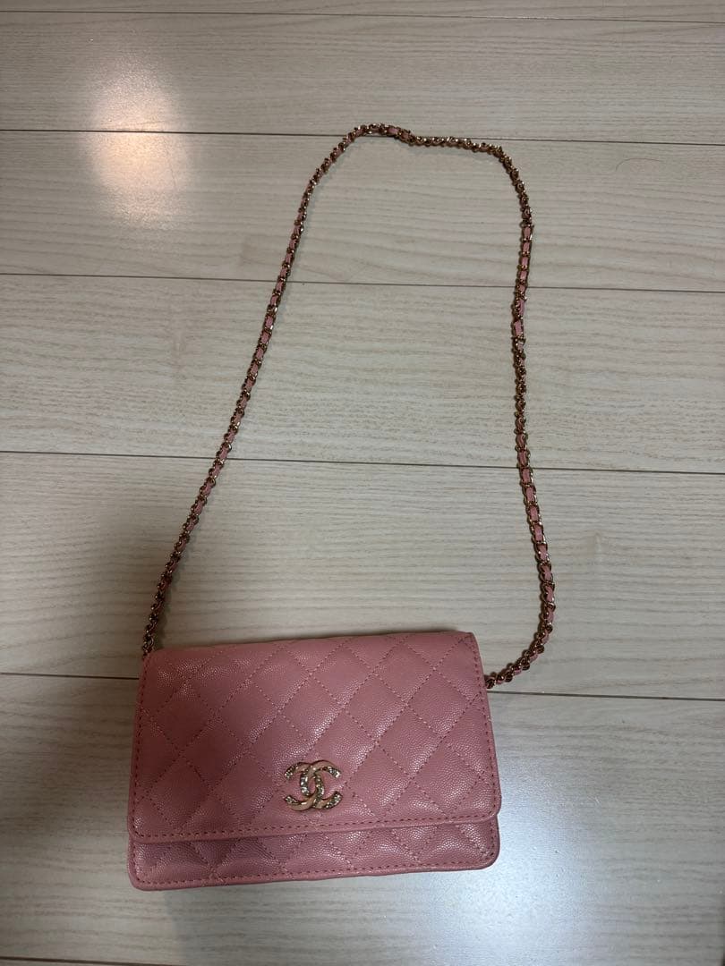 CHANEL ピンクレザー ショルダーバッグ