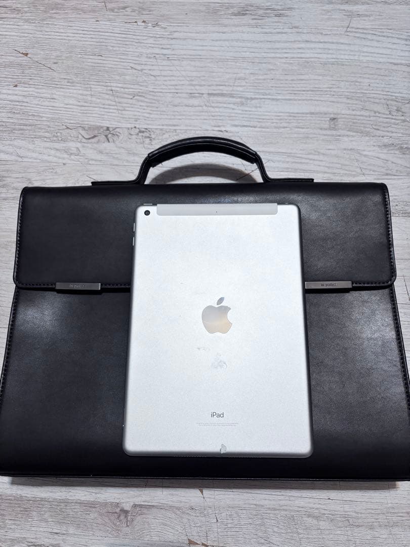 イッセイミヤケ　im product ブラウン　レザー　ブリーフケース　未使用