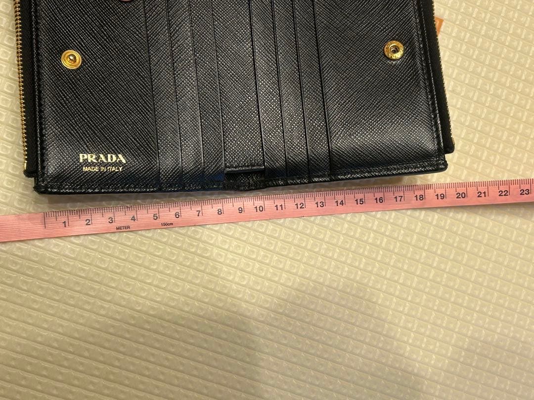 PRADA サフィアーノ ブラック 二つ折り財布