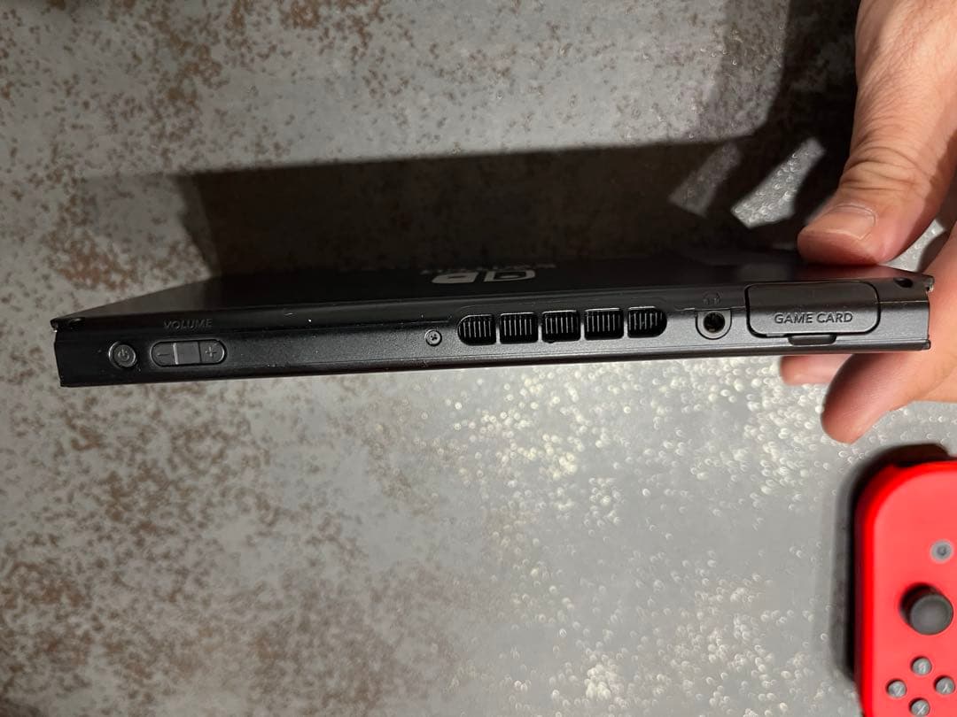 Nintendo Switch 本体 青と赤のJoy-Con付き