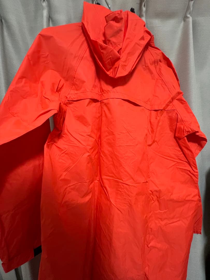 マンウィズ タナパイサイン入り KIU レインコート KIU MWAM